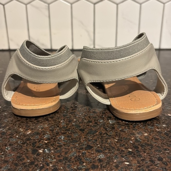 DREAM PAIRS womens ELATICA-6 flat sandal, size 7, gray - Picture 4 of 6